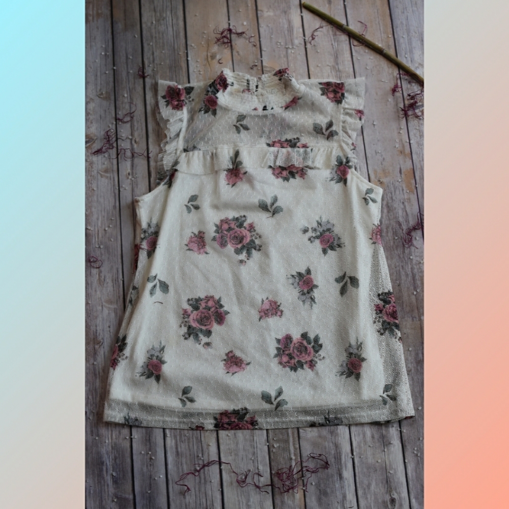 No Boundaries Lacey Flowery Blouse Size M(7-9)